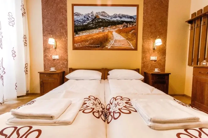 Comfort/Rõdu tuba 2+1 külalisele privaatse vannitoa ja mäevaatega